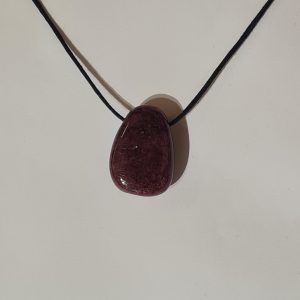 Lepidolite A - Pierre percée (petit format)